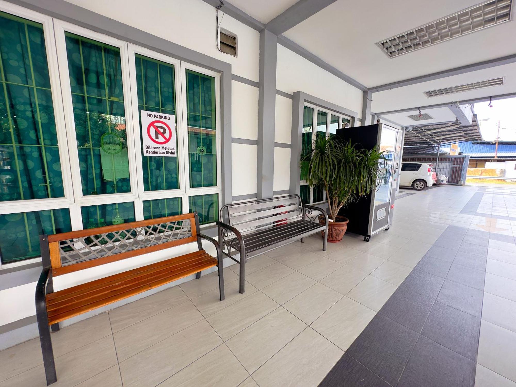 Borneo Inn Kota Kinabalu Exterior foto