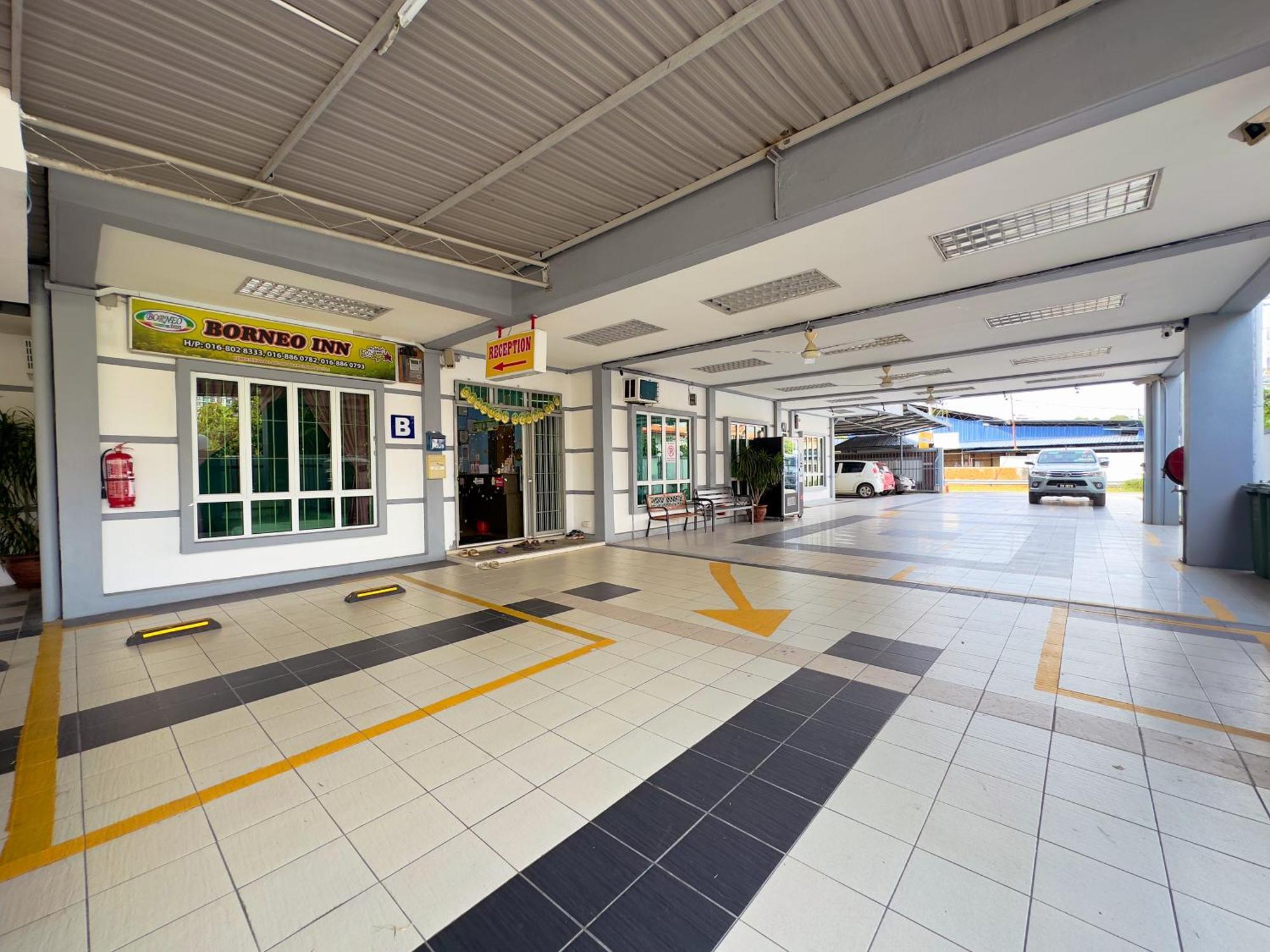 Borneo Inn Kota Kinabalu Exterior foto